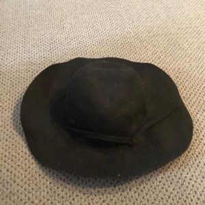 Brandy Melville Wide Brim hat
